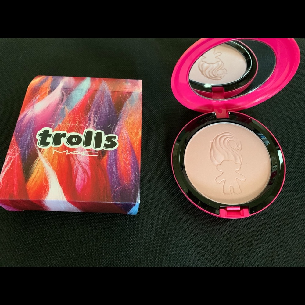 MAC NEW Trolls “Play It Proper” Beauty Powder - Picture 2 of 3